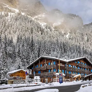 Le A By Neige Et Roc Hotel