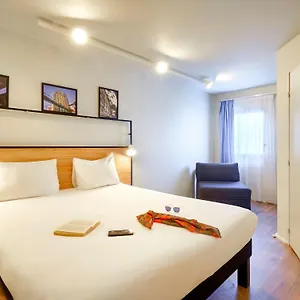 https://ibis-lorient-centre-gare.inbrittany.com