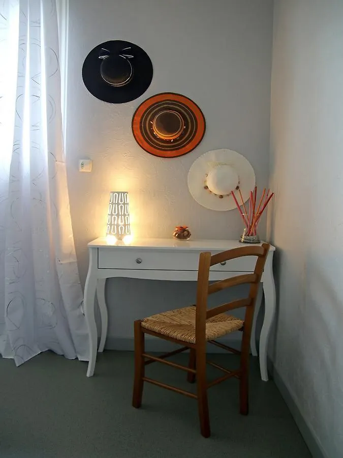 Le Grand Val Bed and Breakfast Lavastrie 3*,